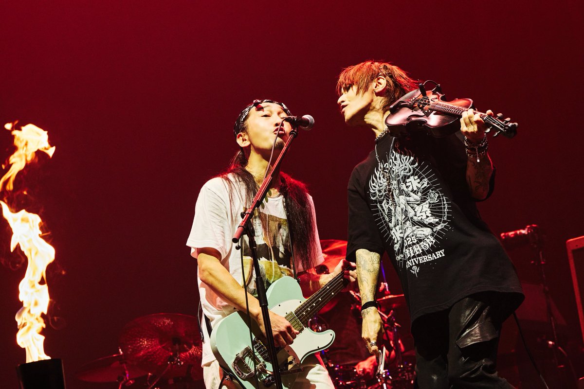 SUGIZOofficial's tweet image. 尽未来祭。
最高のフェスだった。この友情に心から感謝。

魂の同志BRAHMAN、全てのスタッフ及び関係者の皆様、そして素晴らしいオーディエンスのみんな、本当にありがとう。
BRAHMANファンのみんな、最高にカッコよかった。。。…