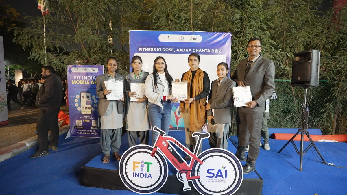 FitIndiaOff's tweet image. Khelo India University Games kicks off with vibrant energy! The Fit India booth drew in students with engaging activities and fitness challenges. 

Here are some glimpses from the action-packed start of KIUG 2025. 💪🇮🇳✨

#KIUG2025 #FitIndia #KheloIndia #UniversityGames