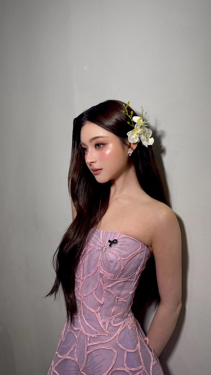 ฝากติดตาม บัวสาย ด้วยนะเจ้าา💜✨
เรียบร้อย พูดน้อย อารมณ์ สีสะล้อเก่ง😉
#ScarletHeartTH