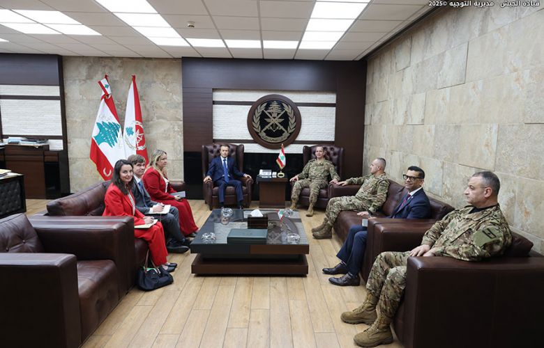 LebarmyOfficial's tweet image. استقبل قائد الجيش العماد رودولف هيكل في مكتبه في اليرزة الأمين العام المساعد للأمم المتحدة لشؤون الشرق الأوسط وآسيا والمحيط الهادئ في إدارة الشؤون السياسية وعمليات السلام خالد خياري، وتناول البحث الأوضاع العامة في لبنان والمنطقة ومرحلة ما بعد اليونيفيل. كما استقبل قائد البحرية…