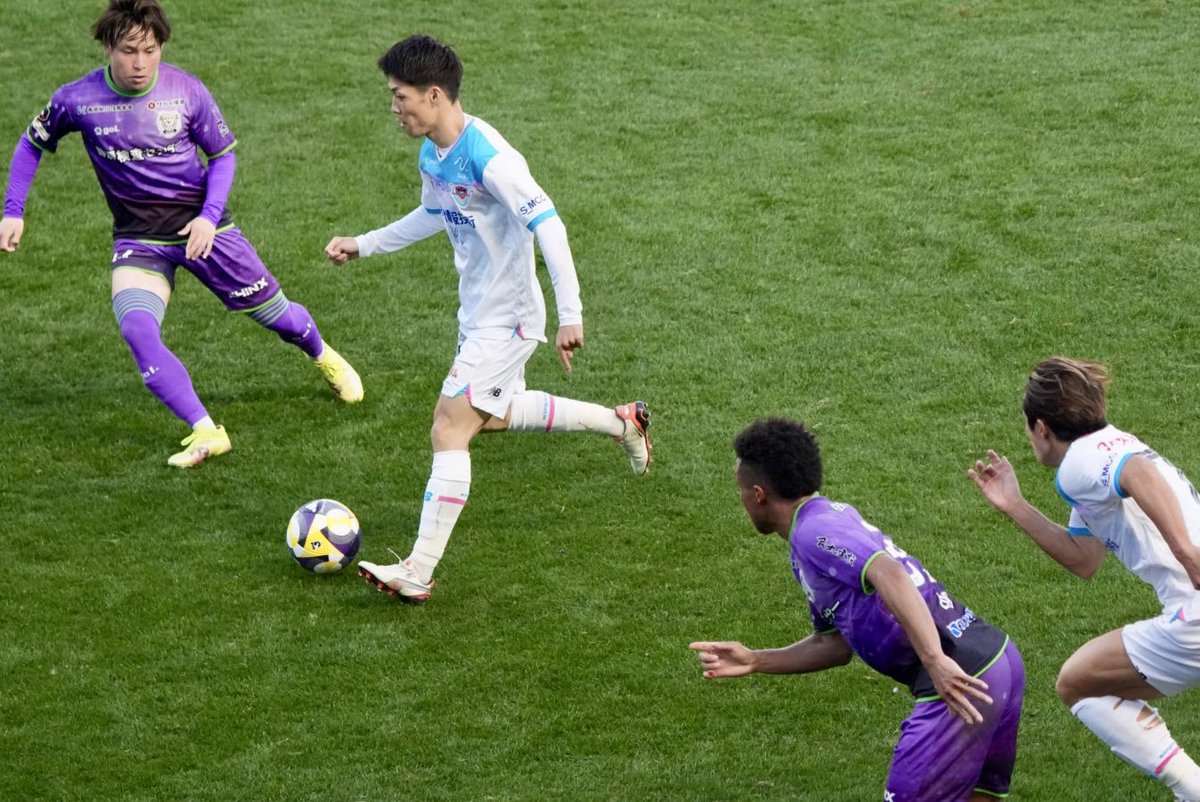 voissdefor1's tweet image. MF16  西澤 健太 選手 ③
J2第37節 2025.11.23  vs藤枝MYFC
試合終了時はJ1昇格の望みが絶たれて渋い顔をしていたけど、エスパルスサポーターに微笑んで手を振ってたからほっとした。
磐田戦が残っているからここで凹んでしまったら困るもんね。
#西澤健太
#サガン鳥栖
#spulse
#藤枝鳥栖 
#J撮り