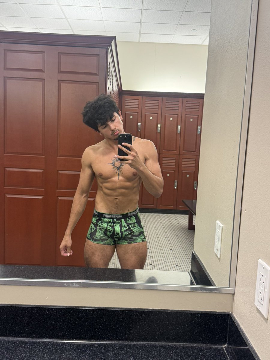 Johan_RER's tweet photo. Might start posting 👀👀
#gay https://t.co/Kbvwkem6m8