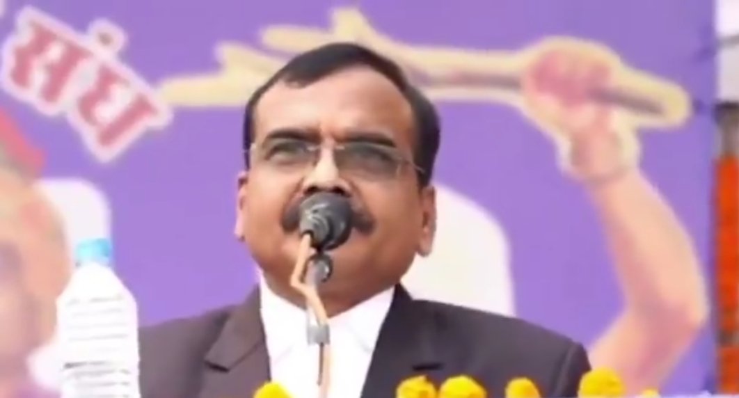 ये है IAS बर्मा है जो एक बात के लिए बिबाद में घिरे है।
बस ये ब्राह्मण बोल दिए इसीलिए गलत हो गए।
ये इसीलिए ब्राह्मण बोले क्यूंकि मनुबादी मानते है ब्राह्मण जाती में श्रेष्ठ होते है और दलित नीच। तो अगर ब्राह्मण लड़किया दलित से सादी करने लगेंगी तब जाके आरक्षण ख़तम होना चाइए।