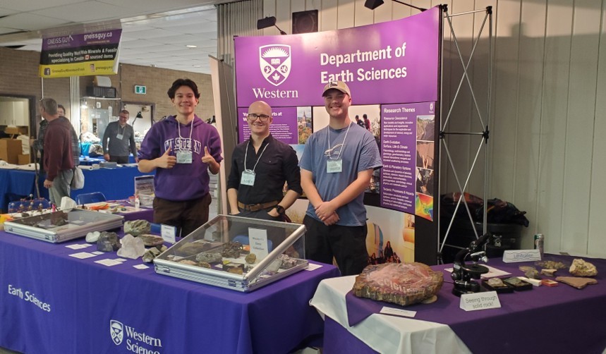 Western Earth Sciences rocked the 2025 London Gem &amp; Mineral Show!
Huge thanks to our amazing students, staff &amp; faculty for running the outreach booth
#EarthSciences #WesternU