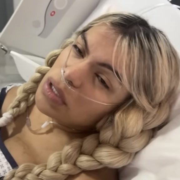 LaWendyGuevara's tweet image. mi amiga y yo después de aprovechar el 2x1 en lipos: