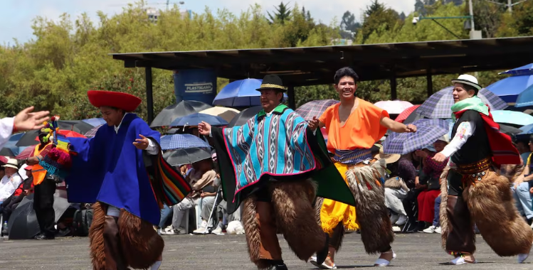 Expedientes_ec's tweet image. 🇪🇨 | Unos 40 mercados de Quito celebrarán las Fiestas de Fundación con un desfile en el Centro Histórico, el 26 de noviembre. 
expedientes.ec/mercados-de-qu…

#Quito #FiestasDeQuito #Desfile #Mercados