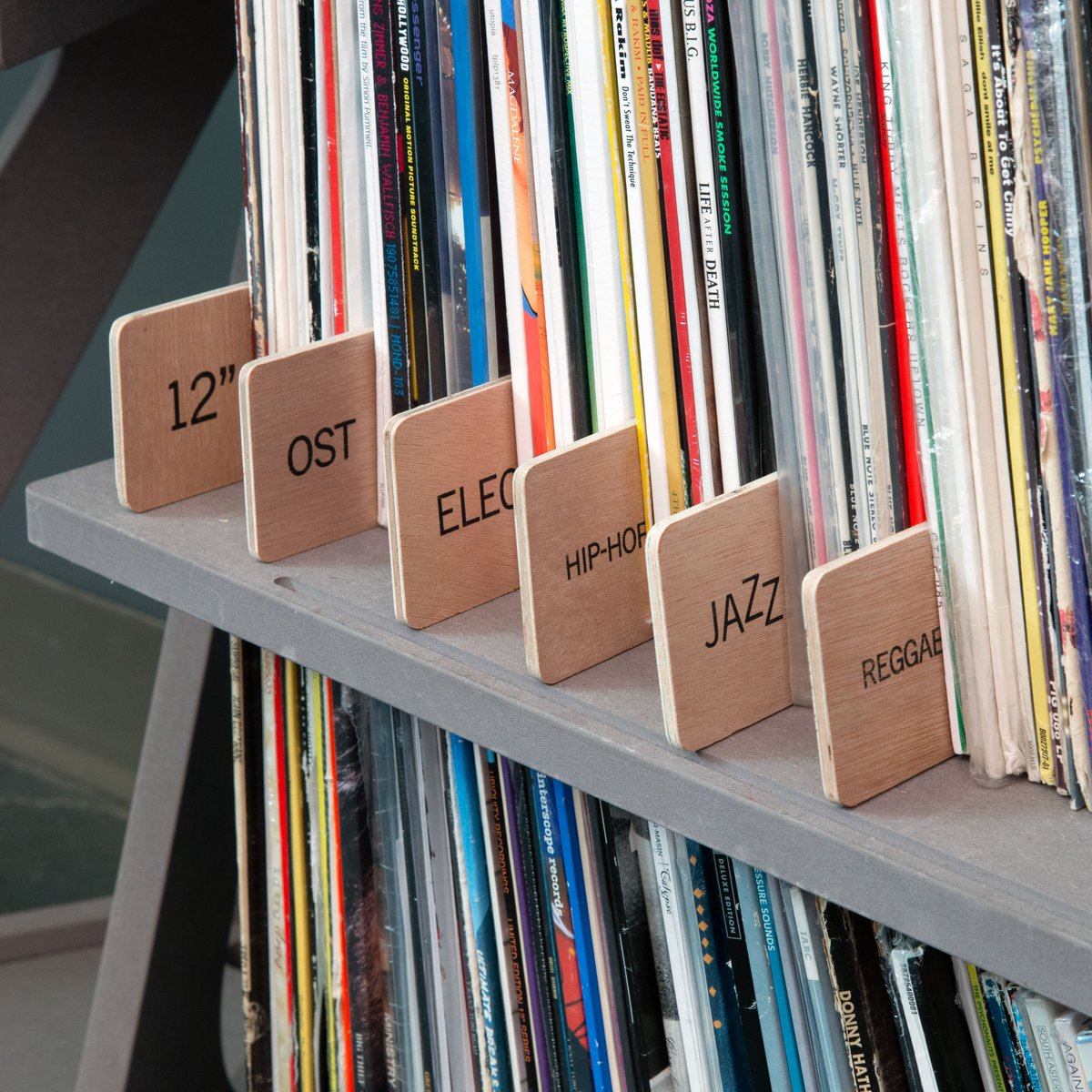 TurntableLab's tweet image. TTL Wooden LP Dividers 🗂

↘ thick triple-ply construction, both ends engraved for your choice of front-forward or sideways storage. available in alpha / genre /  bundled!

⇢ turntablelab.com/dividers 

#vinylstorage #recordcollection #ttlhifi #ttldj #ttleditions #ttlgifted