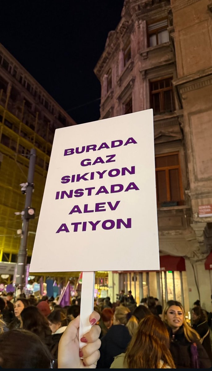 📍Taksim

#25KasımUluslararasıKadınaYönelikŞiddetleMücadeleGünü