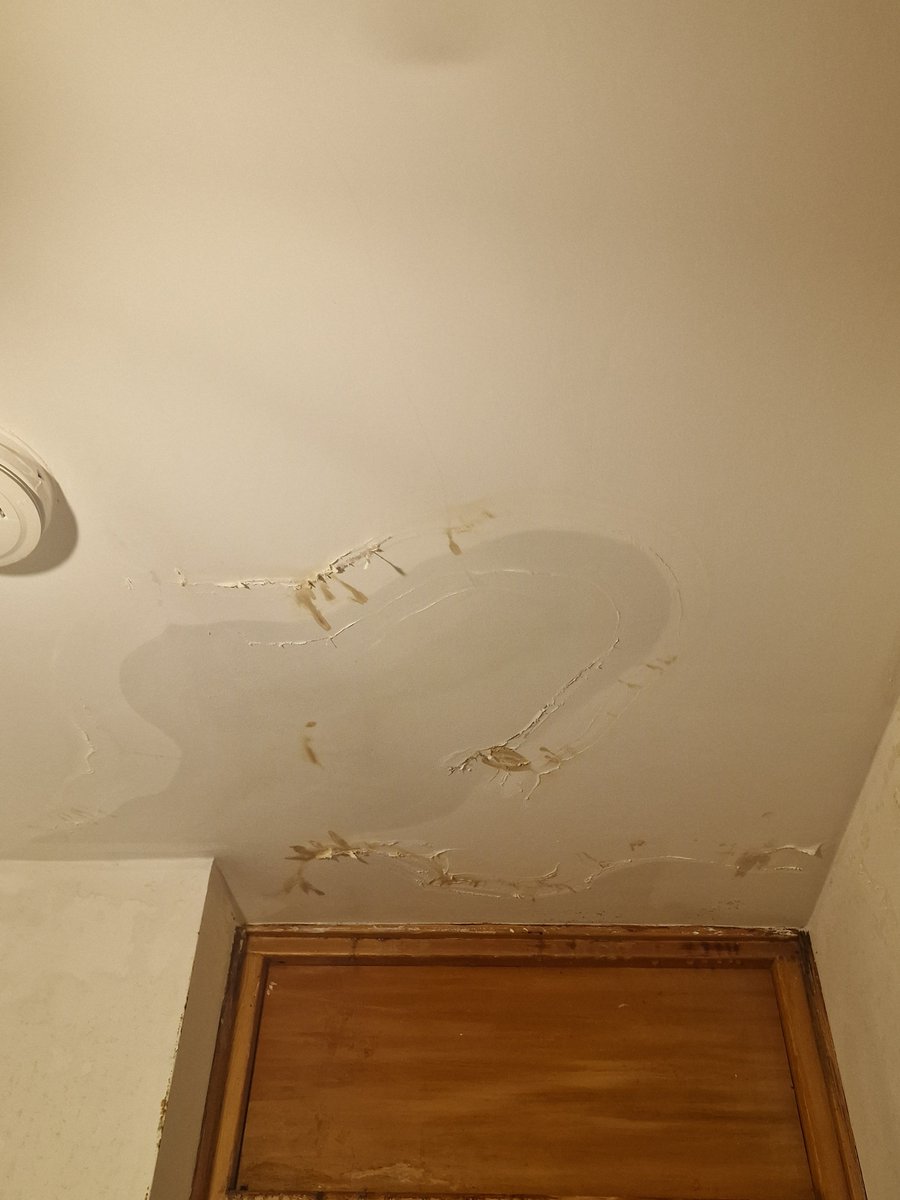 kjsmith700's tweet photo. @myldn look how @HelloSanctuary leave their elderly residents with copd. They deem it acceptable to leave residents with water leaking through near electrics. 
They know where the issue is but unsurprisingly are doing very little to stop the leak. This leak covers upstairs fully. https://t.co/m2XLU113a5