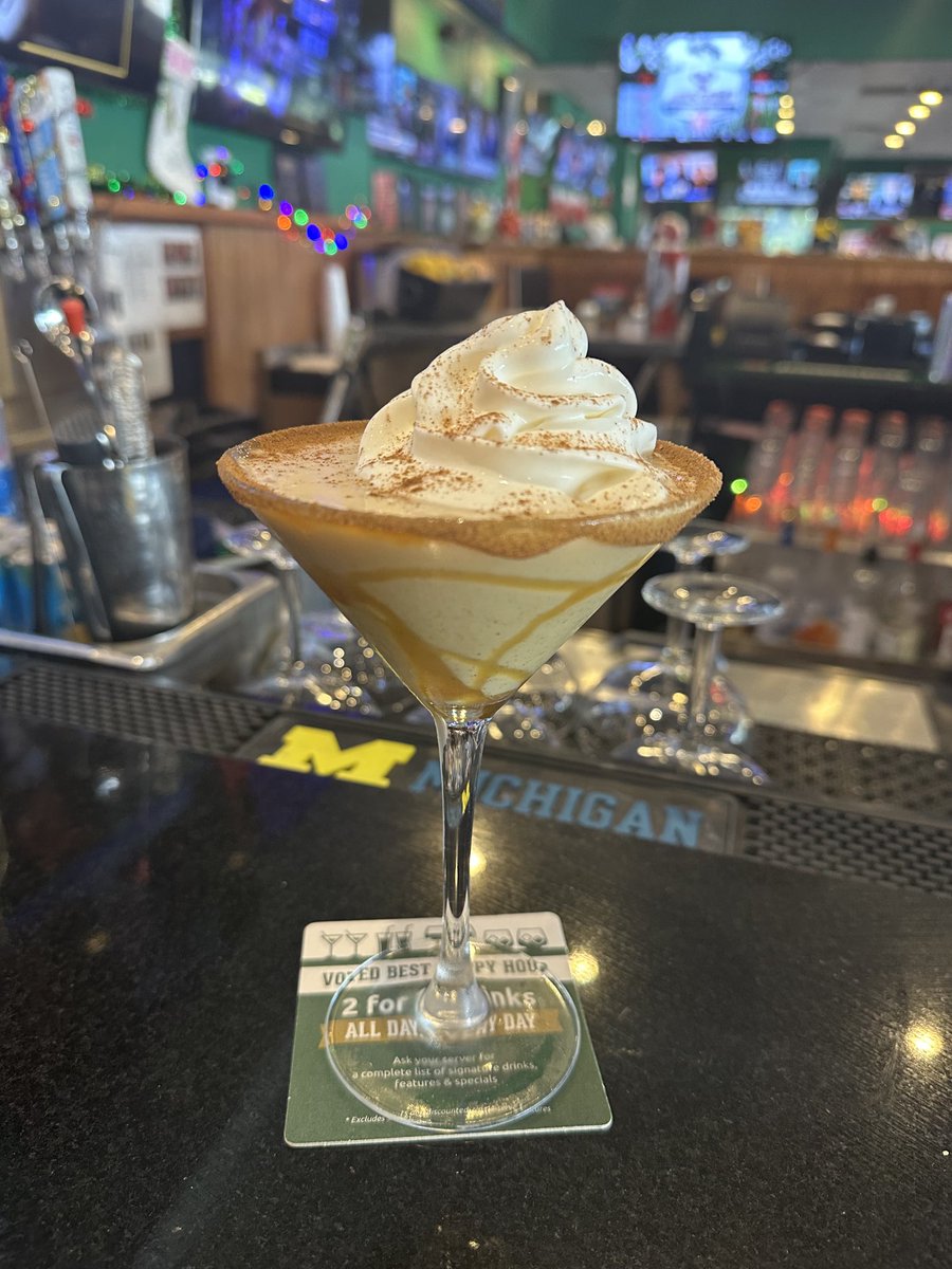 #DuffysDrinkSelfie #Cheers #HappyThanksgiving Pumpkin 🎃 Spiced Martini 🍸 ⁦<a href="/duffysmvp/">Duffy's Sports Grill</a>⁩