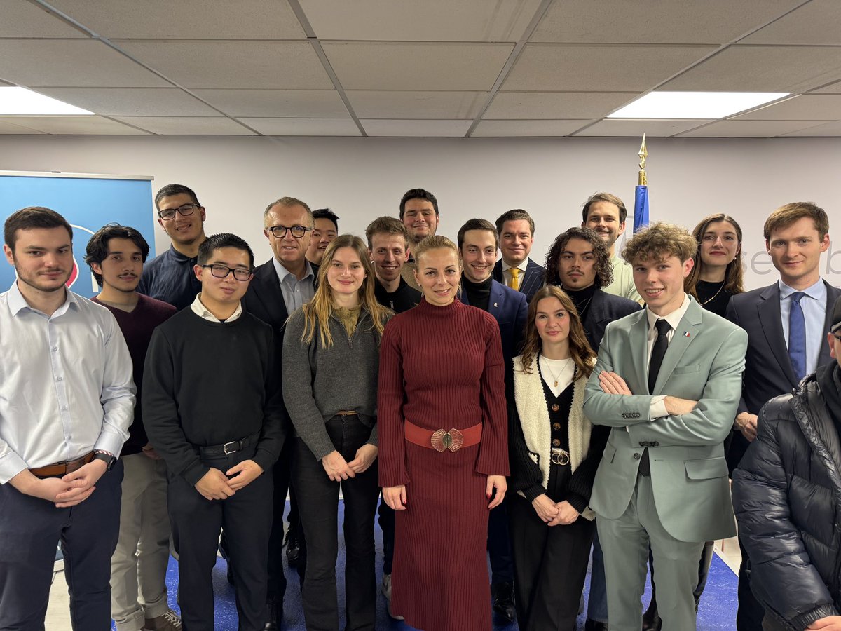 📸 Les militants du RNJ Paris étaient présents en nombre pour le Beaujolais nouveau de notre Fédération <a href="/RNational_off75/">Rassemblement National Paris</a> autour de <a href="/diaz_edwige/">Edwige Diaz Ⓜ️</a> et de <a href="/ljacobelli/">Laurent Jacobelli</a>.

Merci à tous pour ce moment convivial, on se retrouve très bientôt !