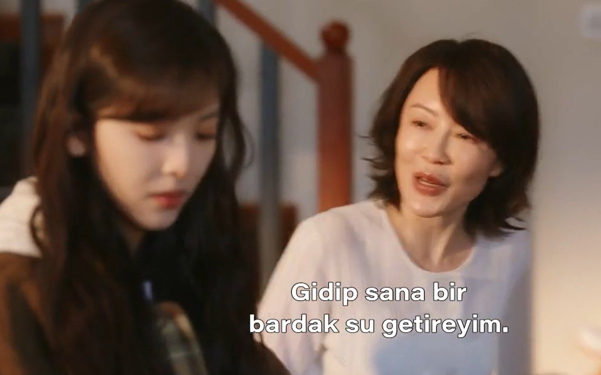 runningcastlee's tweet image. bana acilen söyleyin bu kadın kim ve yifanın neyi oluyor? telefonda konuşurken yifan, kadına anne dedi ama ne alaka? yifanın annesi hastaneye kaldırılmıştı lisedeyken e sonra nerede ne oldu? dizi 32 bölüm ve her şeyi hemen açıklamıyor dayanamıcam #firstfrost