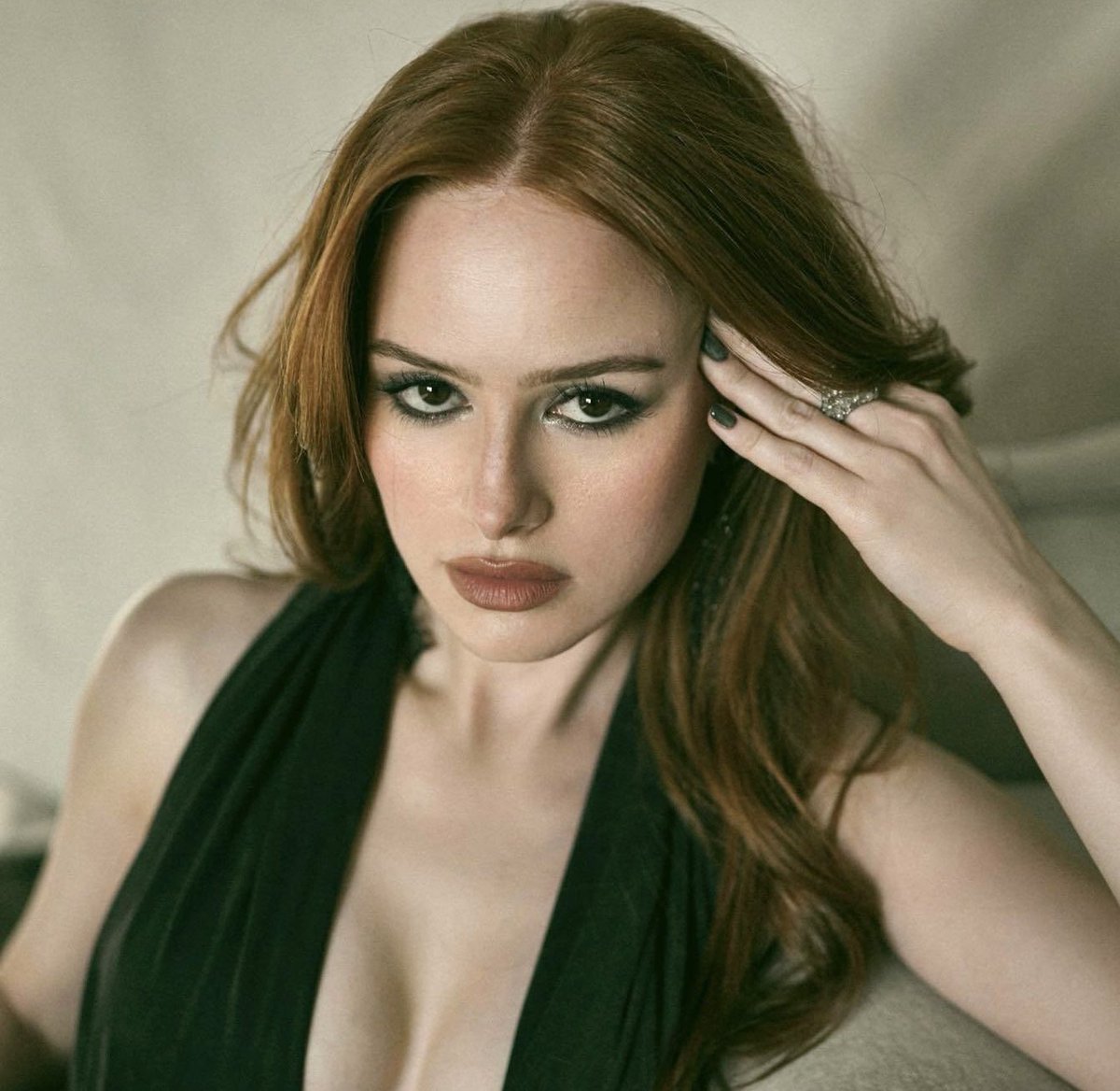 FilmUpdates's tweet image. Madelaine Petsch and Gavin Casalegno will star in the upcoming young adult romance ‘CHASING RED,’ based on the novel by Isabelle Ronin.

Follows a guarded straight-A student who finds herself drawn to a charming college heartthrob despite her resolve.

🔗 hollywoodreporter.com/movies/movie-n…