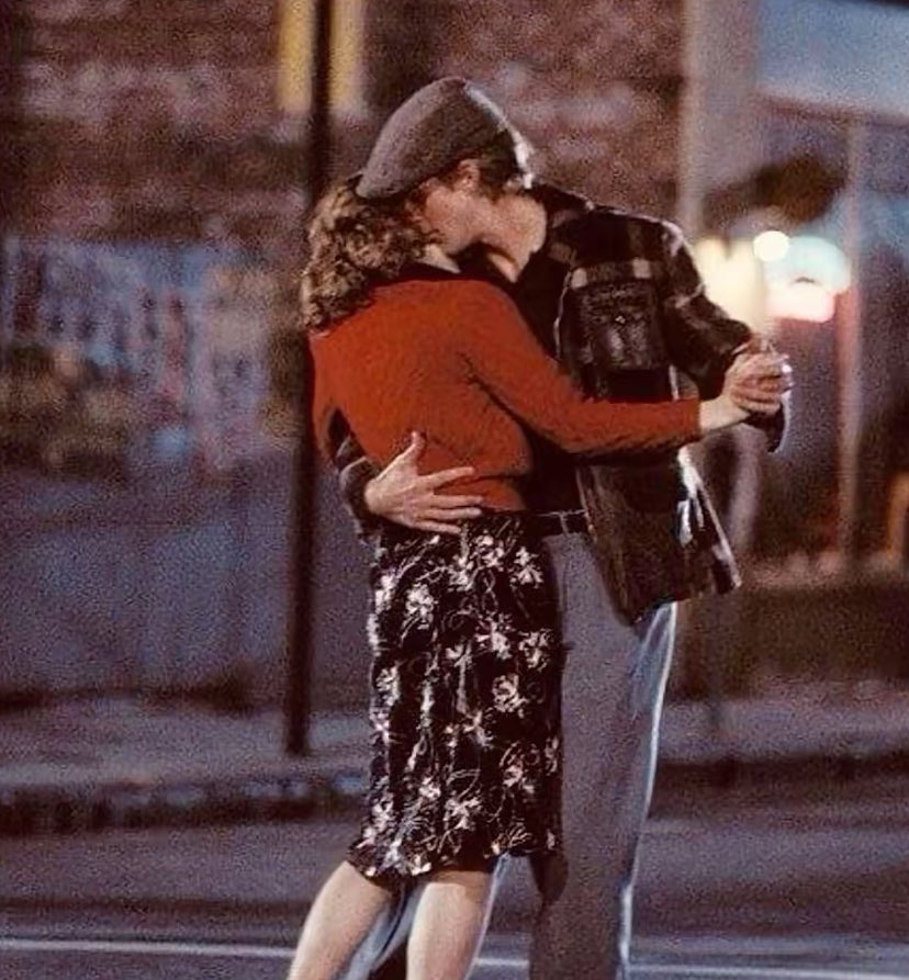 paulavazquezzz_'s tweet image. para mi, la definición de amor es esta película