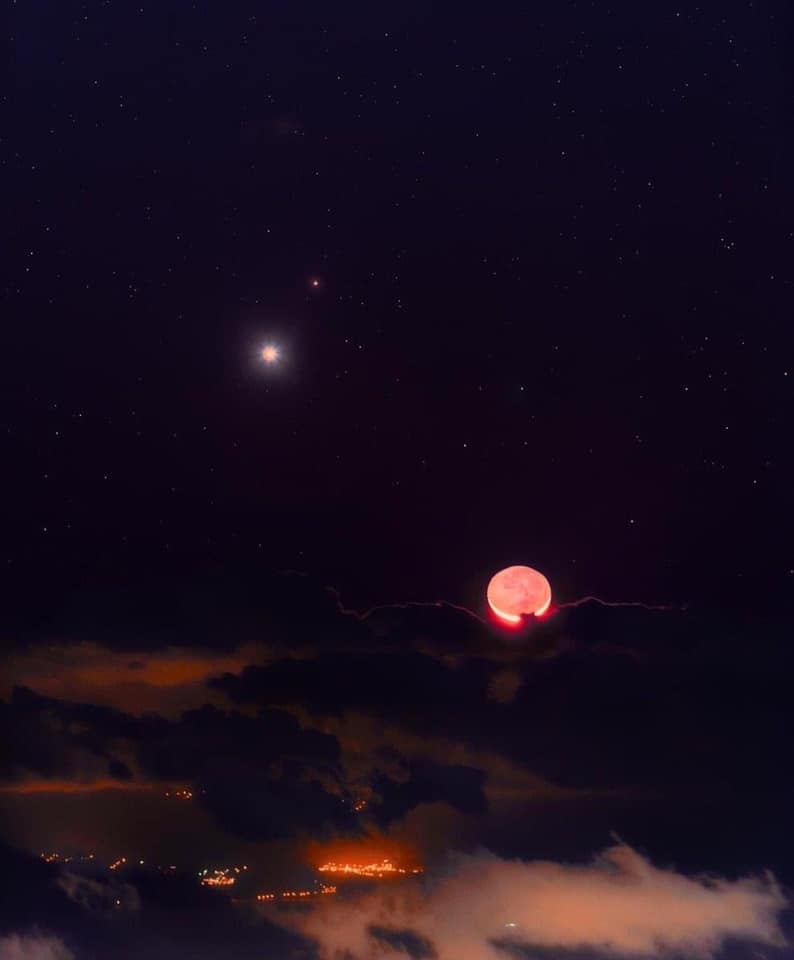 NightSkyToday's tweet photo. On July 12, Mars, Venus and the Moon, will appear in the sky together forming a beautiful conjunction

Credit : F. H. Hemmerich/ interstellar universe https://t.co/Kg5j7MUDWb