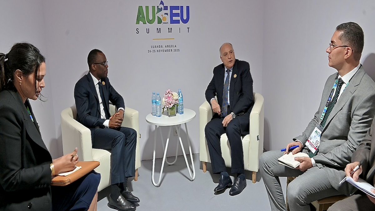 Algeria_MFA's tweet image. تحادث اليوم وزير الدولة، وزير الشؤون الخارجية والجالية الوطنية بالخارج والشؤون الإفريقية، السيد @AhmedAttaf_Dz مع نظيره من جمهورية البنين، السيد أوليشغون أجاجي باكاري، وذلك على هامش أشغال #القمة_7 للتعاون والشراكة بين الاتحاد الإفريقي والاتحاد الأوروبي، بالعاصمة الأنغولية لواندا.