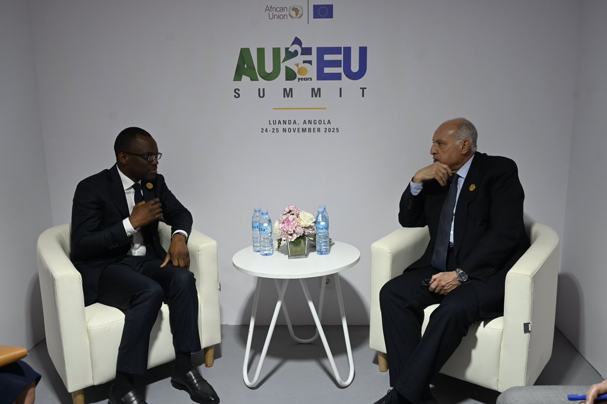 Algeria_MFA's tweet image. تحادث اليوم وزير الدولة، وزير الشؤون الخارجية والجالية الوطنية بالخارج والشؤون الإفريقية، السيد @AhmedAttaf_Dz مع نظيره من جمهورية البنين، السيد أوليشغون أجاجي باكاري، وذلك على هامش أشغال #القمة_7 للتعاون والشراكة بين الاتحاد الإفريقي والاتحاد الأوروبي، بالعاصمة الأنغولية لواندا.