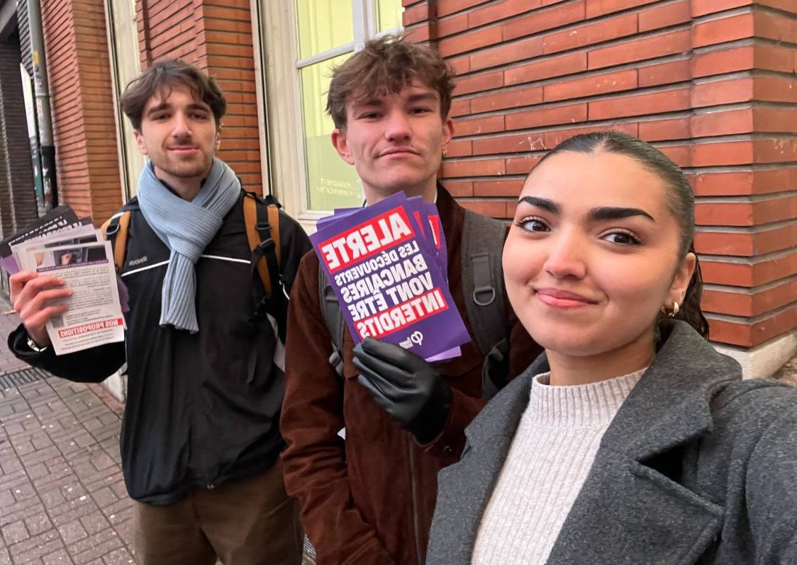 🔴 Le gouvernement interdit les découverts bancaires, on se mobilise ! 

✊ Nous étions en tractage cet après-midi à la catho de Lille pour diffuser notre pétition contre cette loi qui s'en prend aux plus précaires, aux jeunes et aux mères isolées !

c.org/y6gMDnhmjQ