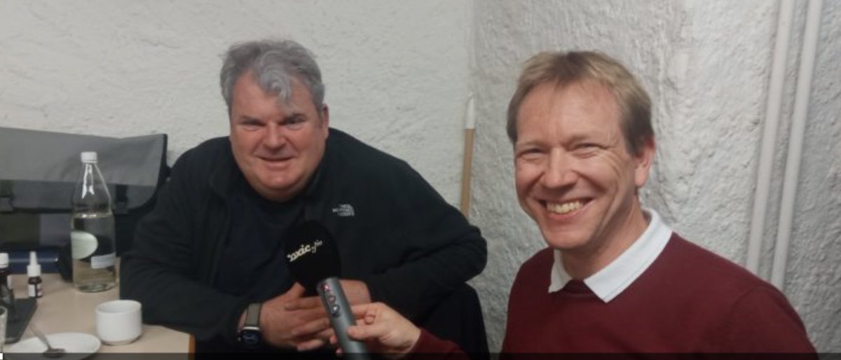 RolandLthi1's tweet image. Gibt es irgendwo ein gutes Buch über die Mike Müller Diät? Ich frage für einen Freund, der nach der Corona Impfung an Krebs erkrankt ist.