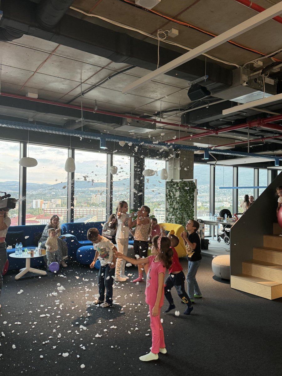 HyperscienceAI's tweet image. Thinking back to the end of September brings back such warm memories! To celebrate the start of the school year, we hosted a lively party for our energetic little guests in our office. It was an afternoon full of laughter, adventure, and smiles. Here are some photos.