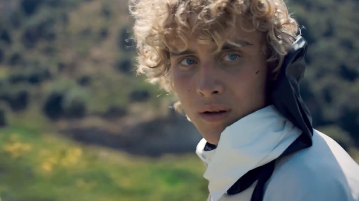 thngergames's tweet image. quando o snow tem paralisia do sono são os vencedores dos jogos vorazes do distrito 12 que ele vê