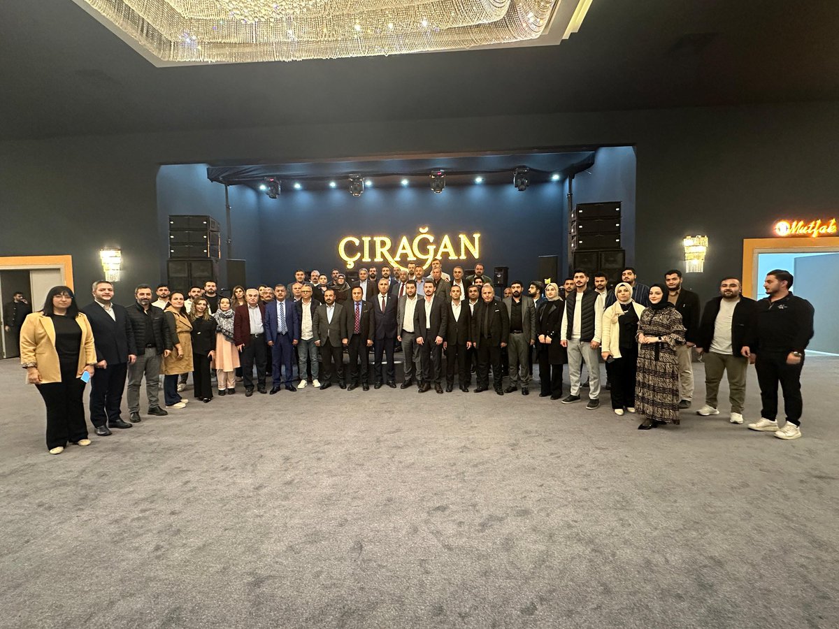 Başkanımız Sn. Av. Orhan Çelik Başkanlığında; İl Başkan Yardımcılarımız, İl Kadın Kolları Başkan Yardımcımız, İlçe Kadın Kolları Başkanımız ve üç kadememizin katılımıyla Ak Parti Karaköprü İlçe Danışma Meclis toplantımızı gerçekleştirdik.
Cumhurbaşkanımız Sn. Recep Tayyip