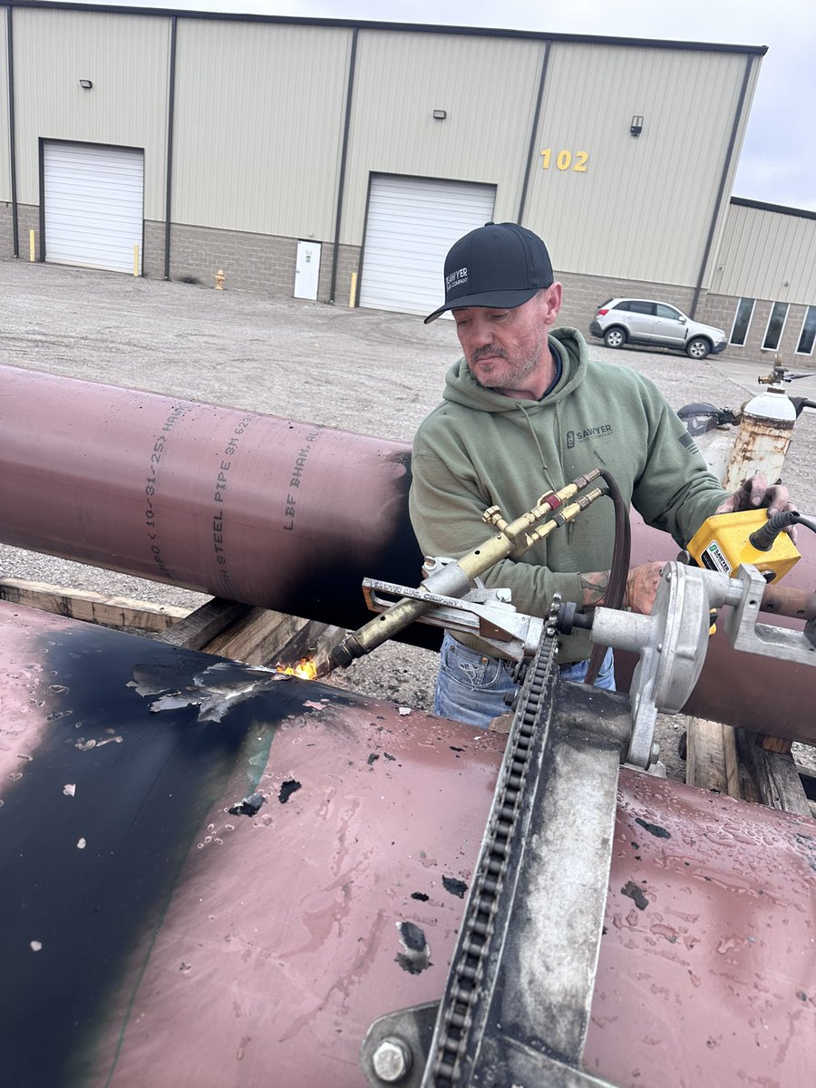 OK_Loyal_RFC's tweet image. For those of you that think I’m useless! Helped my friends over at @AllanEdwardsInc get started on cutting some 60’ long sections of 24” pipe so that they could concrete coat them. I’m shite at this, but it’s a lot of fun! 😂