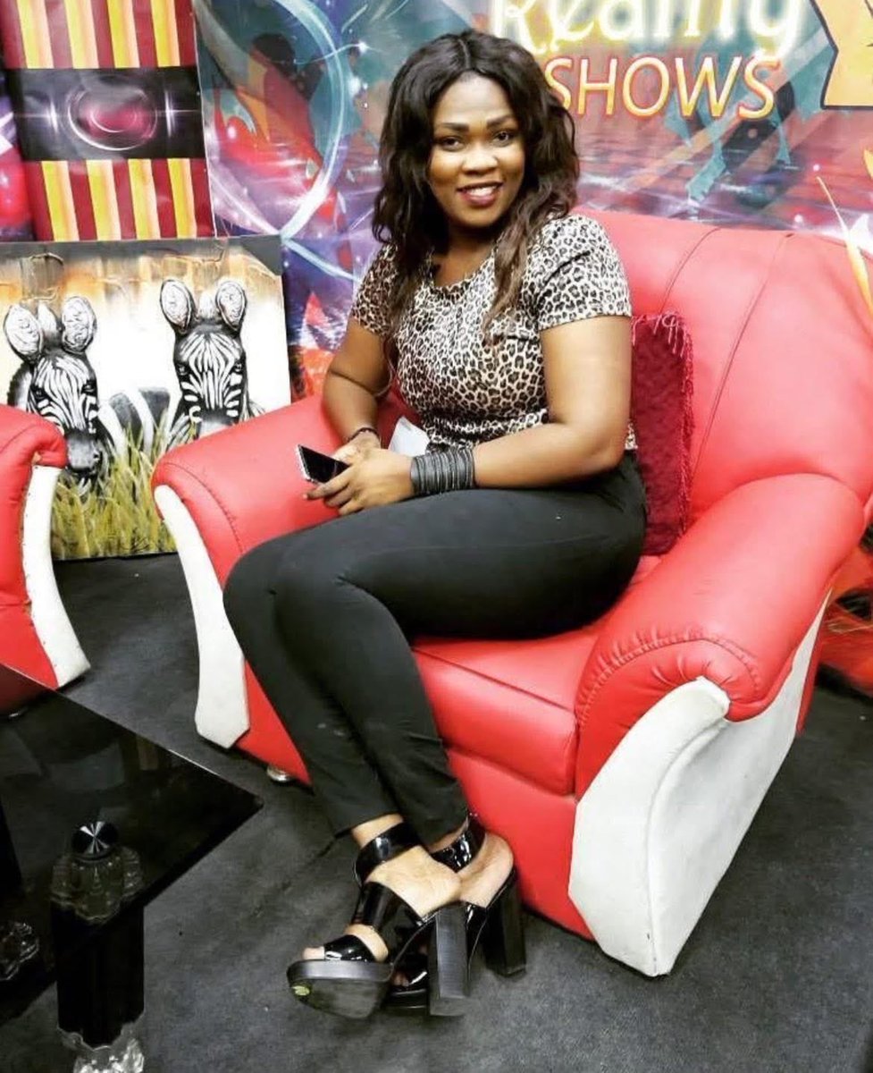 shattawalegh's tweet image. There is chewing gum under your shoe that looks like underbridge  🤣🤣🤣🤣