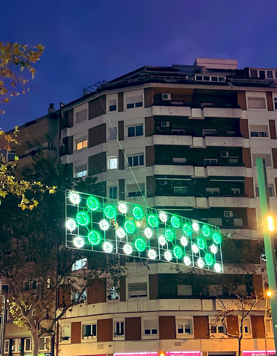 Bacteris en una placa de petri.
Al Paral·lel.