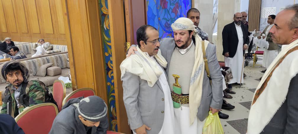 alialqhoom's tweet image. جانب من تقديم واجب العزاء والمواساة للأخ العزيز غسان امين قاسم واخوانه في وفاة والدة المغفور له الحاج امين قاسم رحمه الله.. 
لقد كان الحاج امين قاسم من رجال المال والأعمال والاقتصاد والهامات الوطنية والقيادات الوطنية في الحزب الاشتراكي وكانت حياته حافلة بالعطاء والوطنية ..