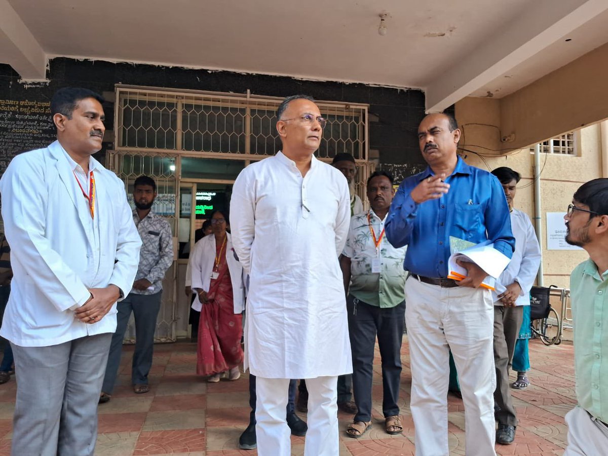 dineshgrao's tweet image. Hon’ble Chief Minister @siddaramaiah inaugurated and laid foundation stones for development projects worth ₹70.65 Crores related to Health and Family Welfare Department(@DHFWKA) at Shidlaghatta, Chikkaballapura.

As part of this initiative, Manchinabele, Peresandra, Mandikal,…