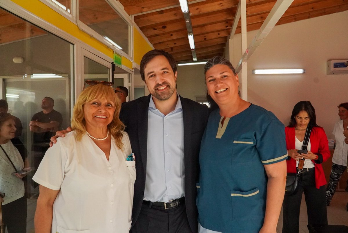 ¡Seguimos distribuyendo nuevas ambulancias en toda la provincia!

Hoy con @kicillofok hicimos entrega de un móvil de alta complejidad en #Necochea que se suma a las 410.

👧🏻Recorrimos el Centro de Desarrollo Infantil, una obra que garantiza un nuevo espacio educativo, comunitario