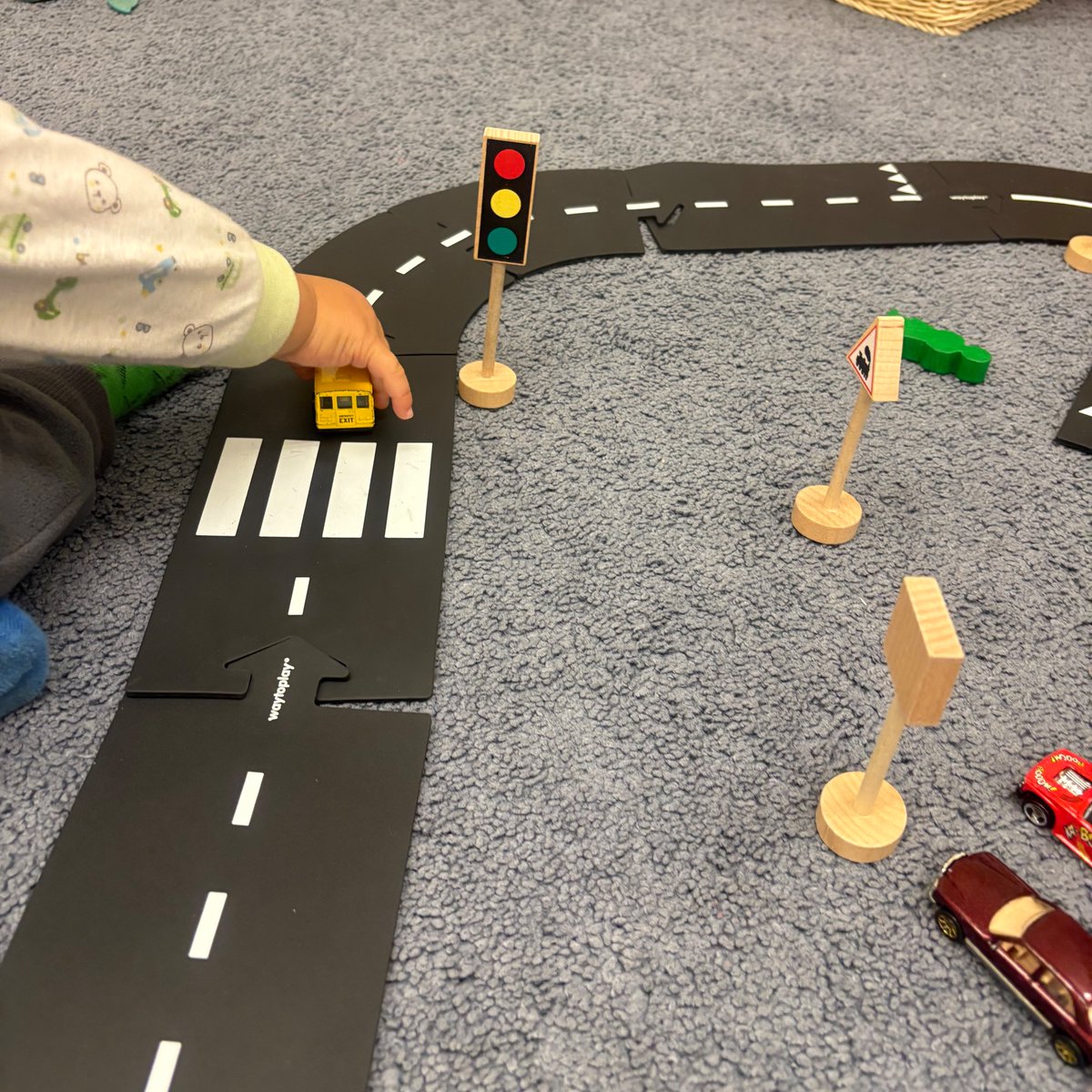 Exploration time was busy at this Richmond StrongStart centre. A young learner guided his cars along the roadway, learning about the colours of the lights and stopping at the crosswalk. He was telling mom about how red means stop &amp; green means go 🚦🚗 @sd38elcc