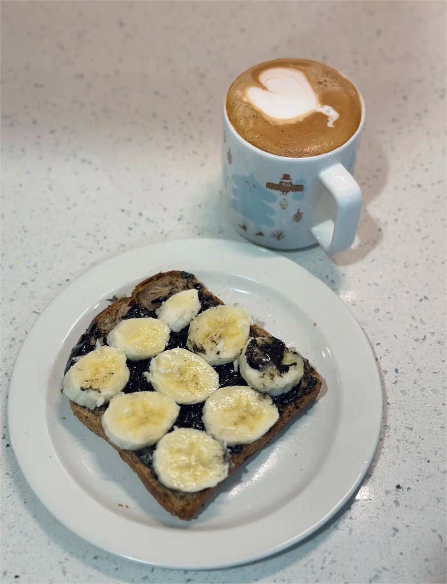 fqbsd19_u's tweet image. Black sesame banana toast, paired with a homemade latte ☕️ So delicious 😋 #NwaysToMakeToast #ThisIsWhatMyBreakfastLookedLikeToday #Breakfast #Latte #LacquerArtLearningDaily