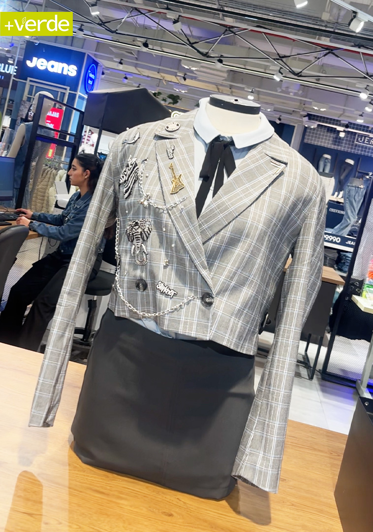 Falabella_co's tweet image. En @Falabella_co promovemos la economía circular en la moda. ♻️ Con nuestra estrategia +Verde y la iniciativa Taller F, invitamos a transformar prendas, extender su vida útil y reducir el impacto ambiental. Cada acción cuenta para un futuro más sostenible. 🌍
#MásVerde