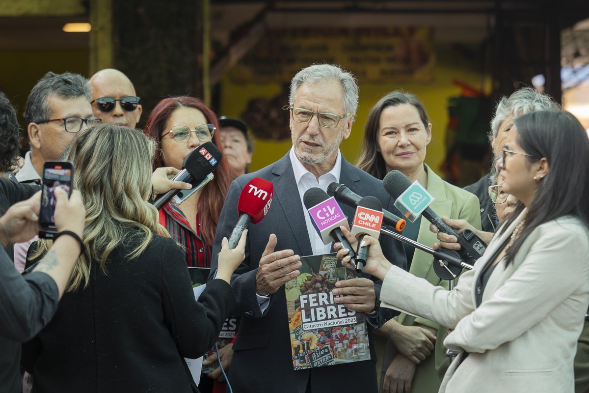 🥑📈 ¡Las ferias libres crecen junto a Chile! 

👉El biministro de Economía, Fomento y Turismo, y Energía, Álvaro García, participó en el lanzamiento del nuevo Catastro Nacional de Ferias Libres 2025.

El estudio, liderado por <a href="/Sercotec_Chile/">Sercotec</a> , actualiza la información y datos