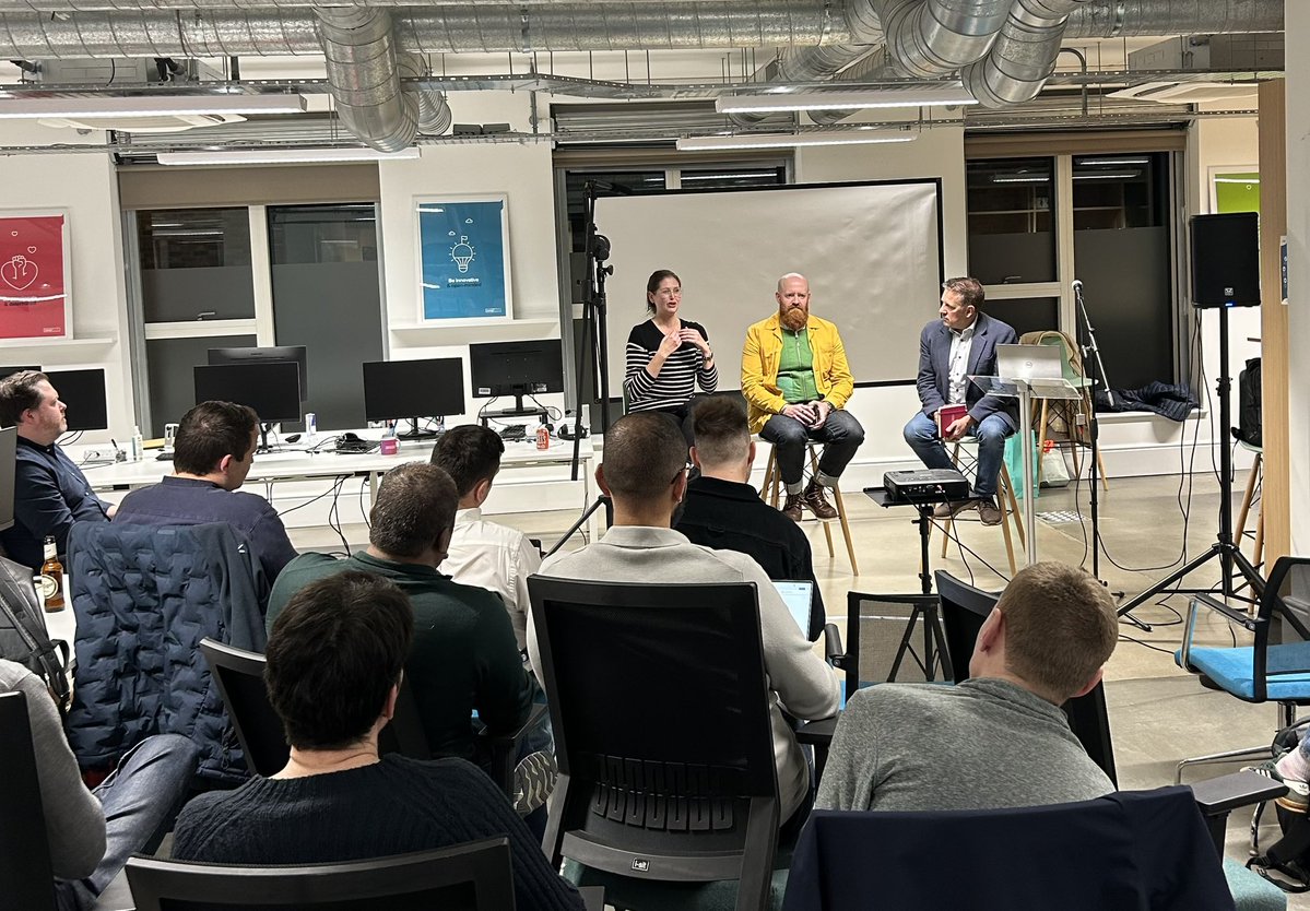 360AgileWeb's tweet image. Next is #Sitecore Panel: Straight from Symposium: Jacqueline Baxter and Ruadhán Barry, a panel of Sitecore leaders about all the exciting features of #SitcoreAI and more #Sitecorecommunity #AI #SitecoreSYM