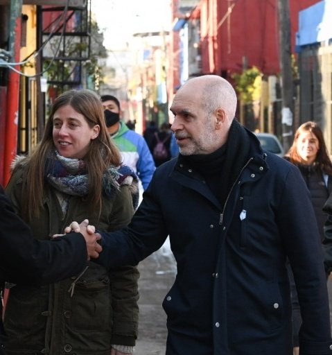 Migliore empezó militando en el peronismo, abanderada de la justicia social, fue mano derecha de Larreta, como ministra hicieron obras en villa 31 por 650 millones de dólares, con fondos de la ciudad y préstamos del BID y el Banco Mundial. 

ASÍ FINANCIAMOS USUARPADORES.