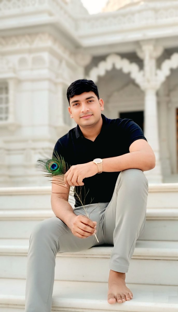 rameshkumarbais's tweet image. वफादारी बचा कर रखिए किसी वफादार के खातिर

ये ऐरे-गेरे तो जिंदगी भर आते जाते रहेंगे