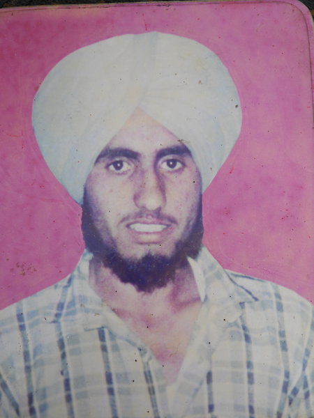 On Nov 25, 1991, #PunjabPolice from Gurdaspur #UnlawfullyKilled Sukhjinder Singh (20). They abducted him from a shop/market. Security officials did not return Sukhjinder Singh's body to his family. #Punjab #India #EndImpunity Visit data.ensaaf.org/profile/2679/