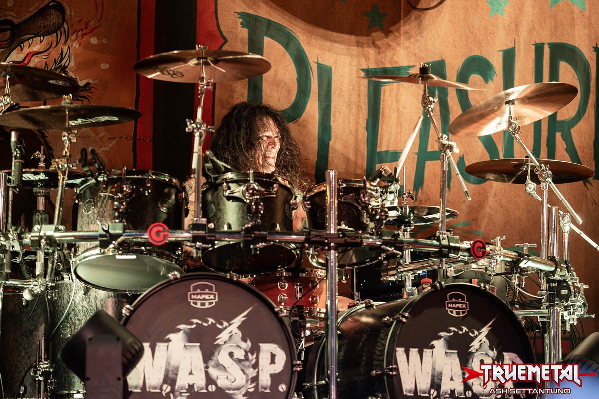 WASPOfficial's tweet image. Make sure you are following W.A.S.P. so you don’t miss future tour date announcements, click bnds.us/r0zzt7 

#wasp #waspnation #blackielawless #AlbumOneAlive #80smetal #heavymetal #hardrock #wingedassassins #wildchild