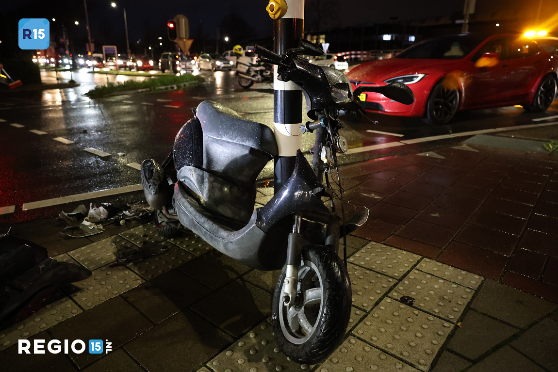 Scooterrijder zwaargewond na botsing