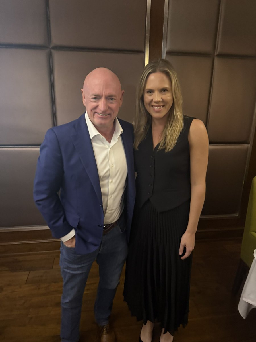 AnnieAndrewsMD's tweet image. I’m team @CaptMarkKelly, obviously. 🧑‍🚀