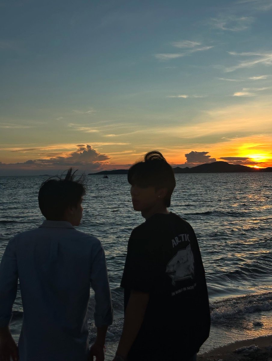 surfjavabrasil's tweet image. 📆 20 de agosto de 2025

- 💌 GMMTV Outing, primeiro outing do Surf e primeiro outing dos dois juntos!

#1YearWithSurfJava
[#swensurf #javabh #surfjava] 
x.com/surfjavabrasil…