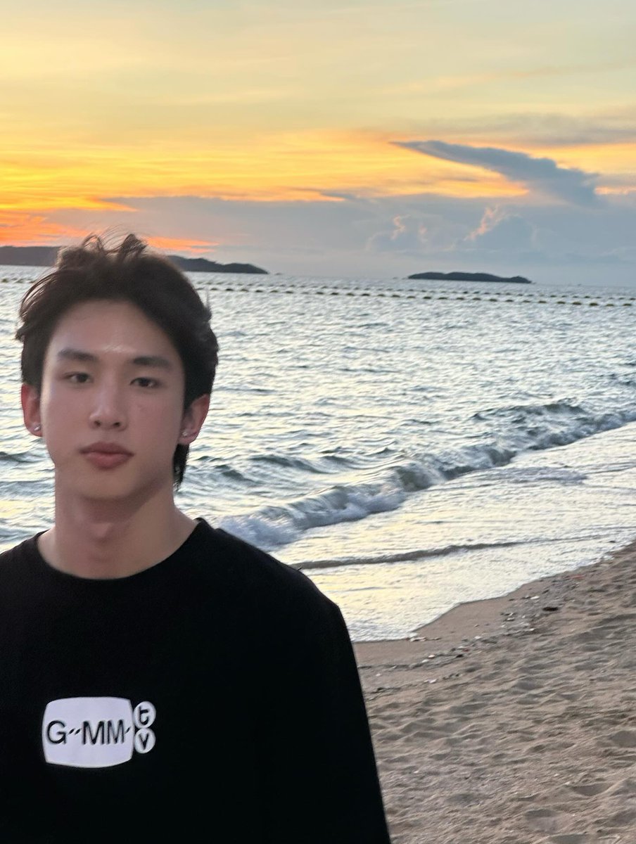 surfjavabrasil's tweet image. 📆 20 de agosto de 2025

- 💌 GMMTV Outing, primeiro outing do Surf e primeiro outing dos dois juntos!

#1YearWithSurfJava
[#swensurf #javabh #surfjava] 
x.com/surfjavabrasil…