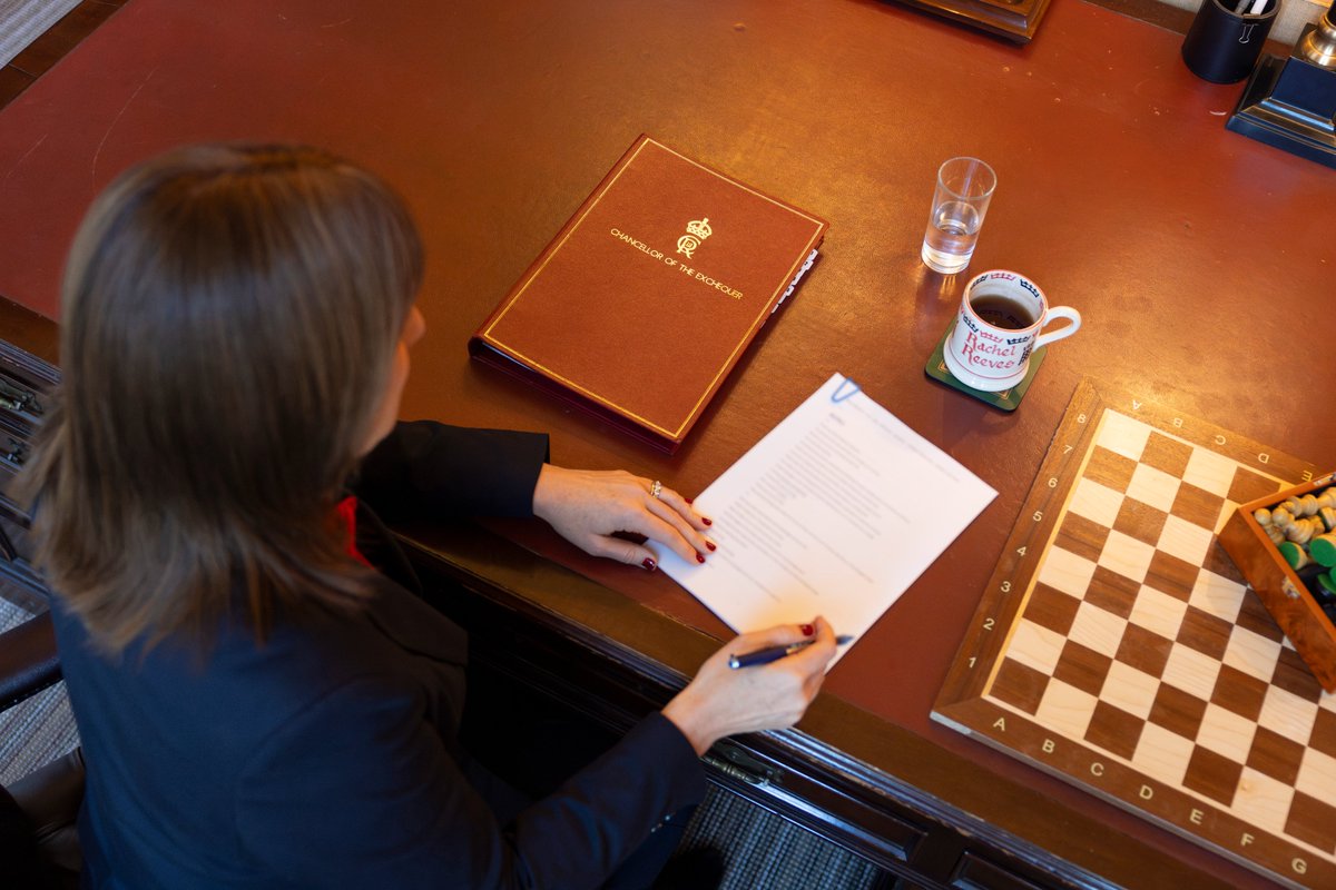 PolitlcsUK's tweet photo. 🚨📸 PICTURED: Rachel Reeves putting the finishing touches to her speech ahead of tomorrow's Budget https://t.co/xvZXS9mPXk