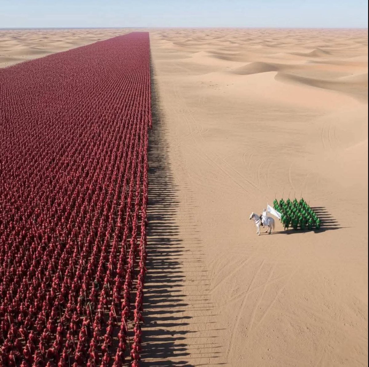 QegSee61229's tweet image. دي صورة تخيلية لأهل البيت بقيادة الإمام الحسين قصاد جيش يزيد بن معاوية بن ابي سفيان الاموي في موقعة كربلاء
قوات الحسين كانت حوالي 73 شهيد قصاد 22-30 الف اموي