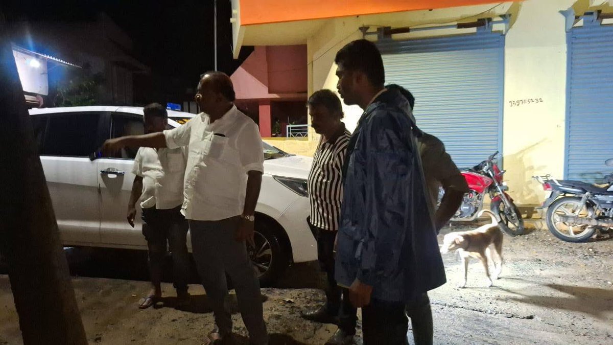 Jeganperiyasami's tweet image. தமிழ்நாடு முதலமைச்சர் மாண்புமிகு திரு.மு.க.ஸ்டாலின் அவர்களின் உத்தரவின்படி தூத்துக்குடி மாநகராட்சிக்குட்பட்ட பகுதிகளில் பெய்த கனமழை காரணமாக பி&amp;amp;டி காலனி பகுதியில் நடைபெற்று வரும் மழைநீர் வெளியேற்றும் பணிகளை பார்வையிட்டு ஆய்வு செய்தேன்.