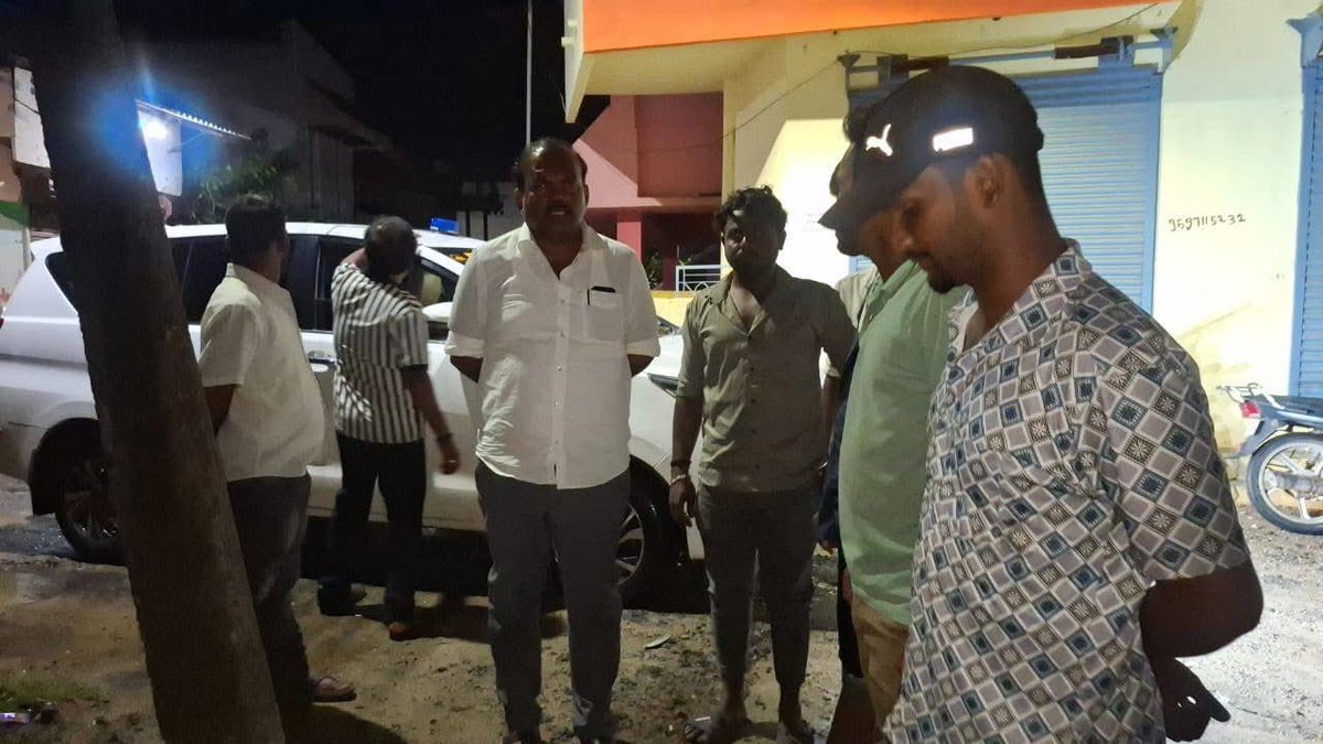 Jeganperiyasami's tweet image. தமிழ்நாடு முதலமைச்சர் மாண்புமிகு திரு.மு.க.ஸ்டாலின் அவர்களின் உத்தரவின்படி தூத்துக்குடி மாநகராட்சிக்குட்பட்ட பகுதிகளில் பெய்த கனமழை காரணமாக பி&amp;amp;டி காலனி பகுதியில் நடைபெற்று வரும் மழைநீர் வெளியேற்றும் பணிகளை பார்வையிட்டு ஆய்வு செய்தேன்.