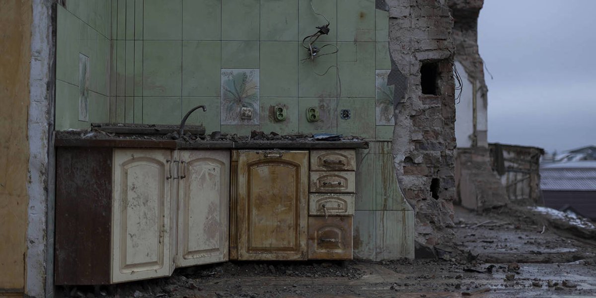 ProSyn's tweet image. Nina L. Khrushcheva shows how Donald Trump’s self-dealing, combined with a corruption scandal, will harm ordinary Ukrainians. project-syndicate.org/commentary/tru…